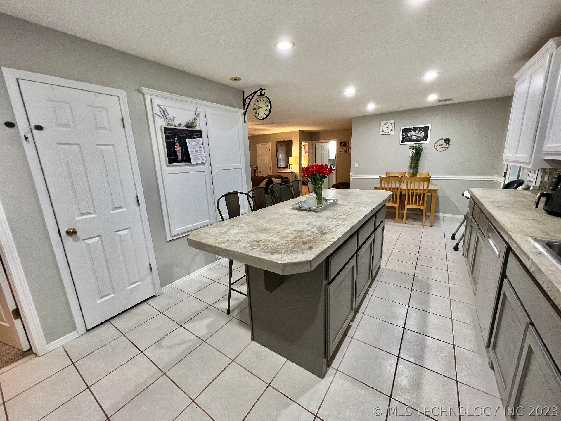 Photo 9 of 46 of 19433 W 846 Road house