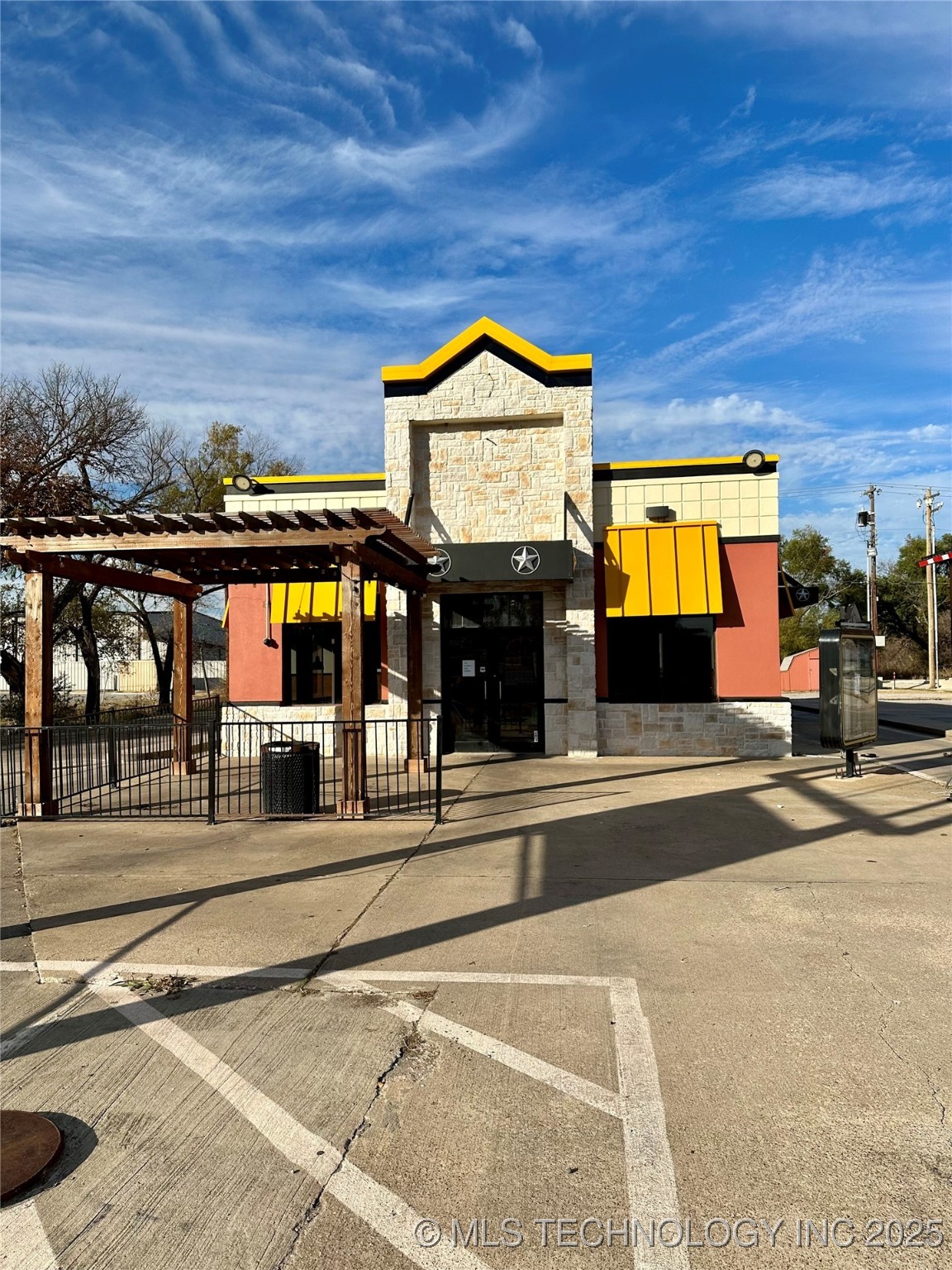 Photo 1 of 24 — 1906 W Broadway, Sulphur, OK 73086