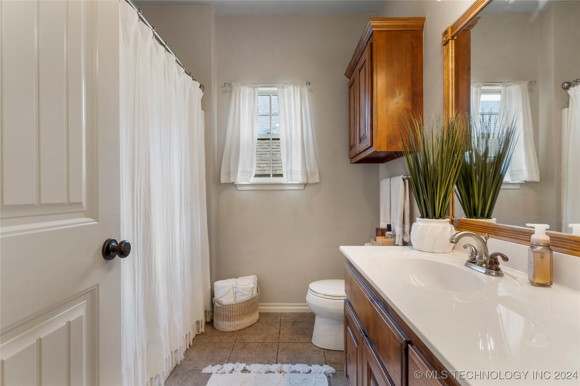 Photo 19 of 33 of 4714 E 142nd Place S house