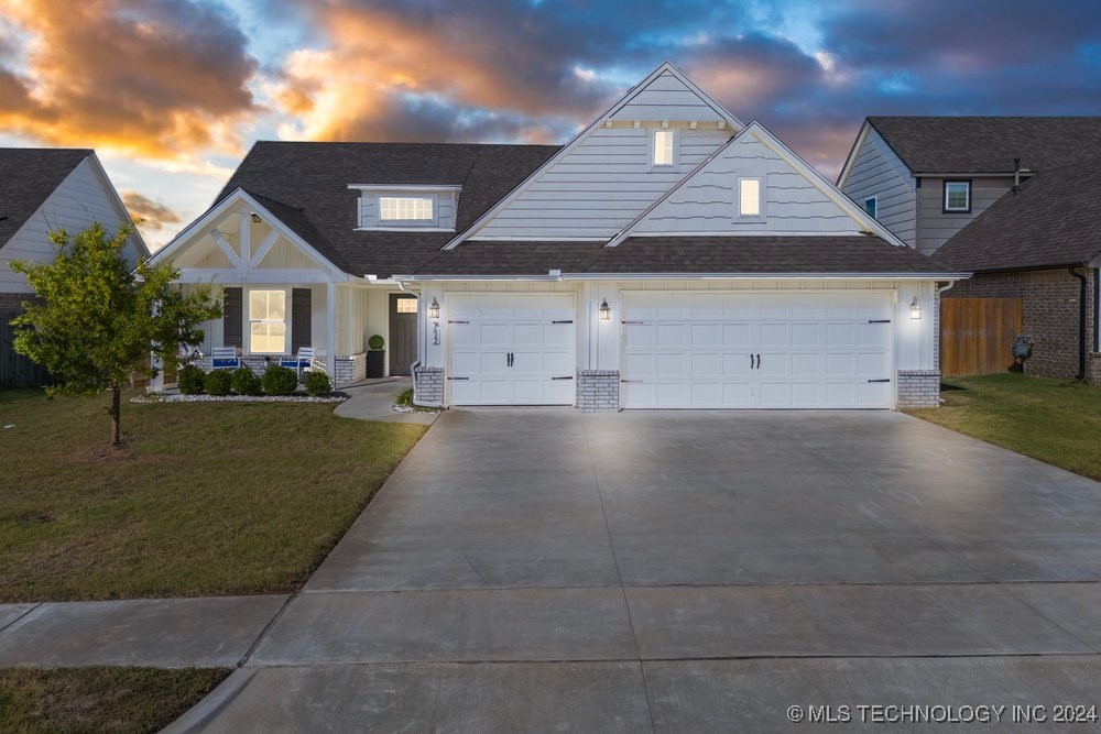 View Broken Arrow, OK 74014 house
