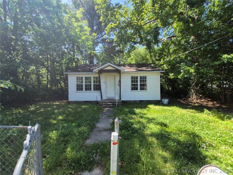 Photo of 422 S Locke Street, Pryor, OK 74361 (MLS # 2615426)