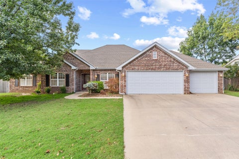 Photo of 1923 Rolling Hills Drive, Bartlesville, OK 74006 (MLS # 2638226)