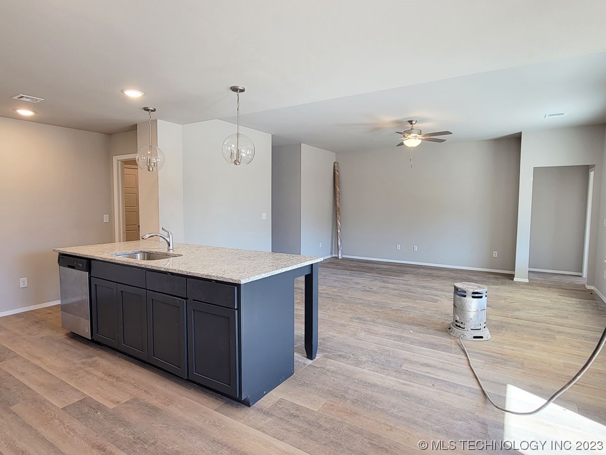 Photo 6 of 19 of 3832 E 144th Place S house