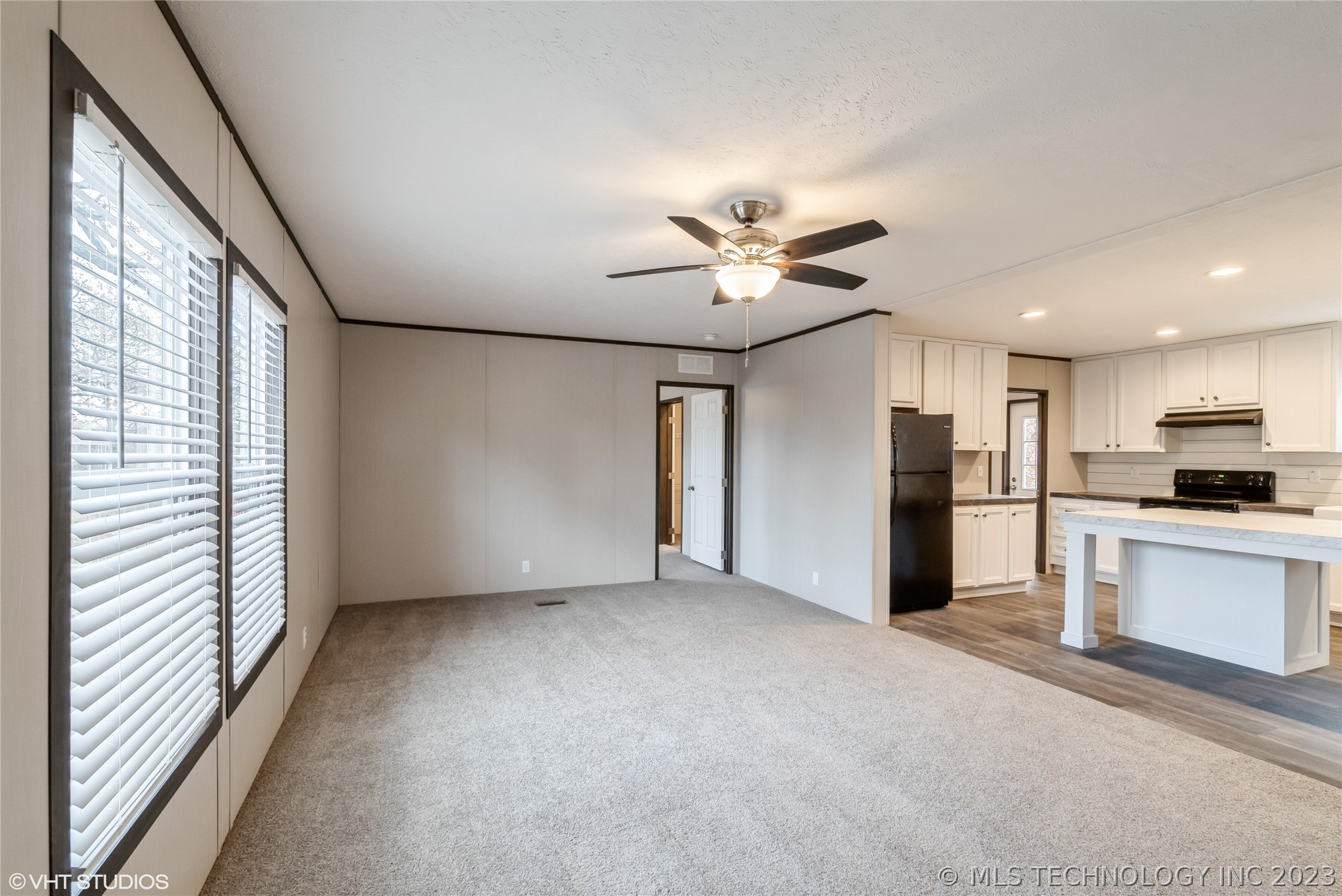 Photo 4 of 26 of 3464 W 177th Street N mobile home