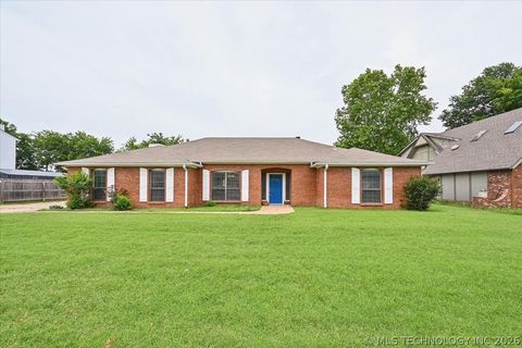 Photo of 2625 W 68th Street, Tulsa, OK 74132 (MLS # 2622522)