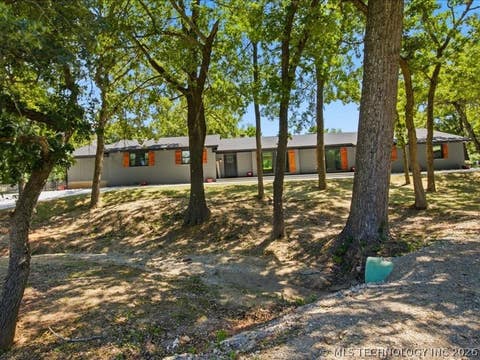 Photo of 106 S New Bethel BLVD, Ada, OK 74820 (MLS # 2622385)