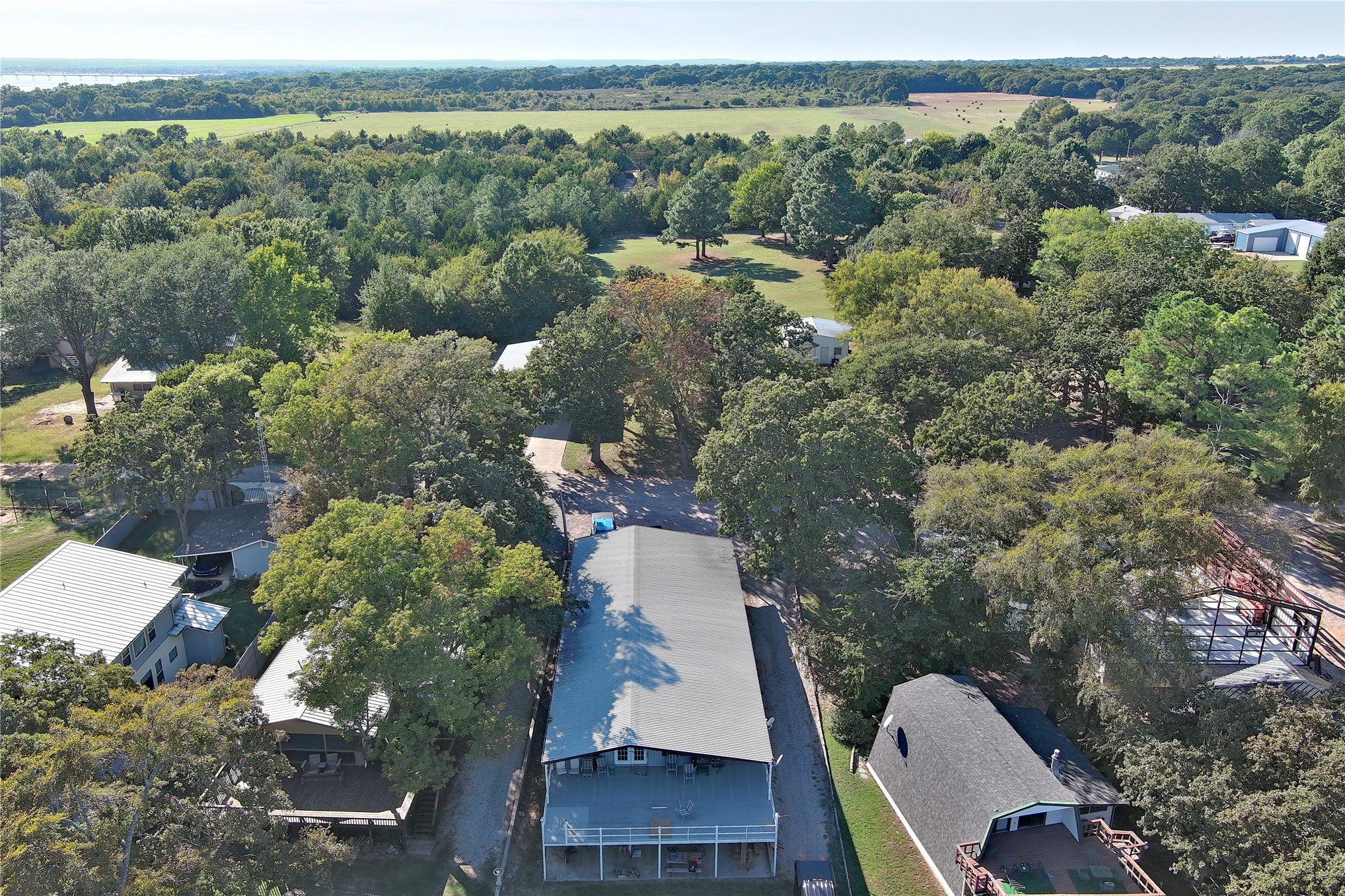 4410 Lakeshore