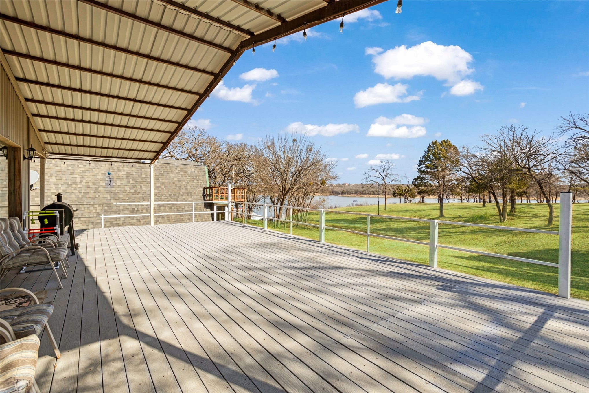 4410 Lakeshore