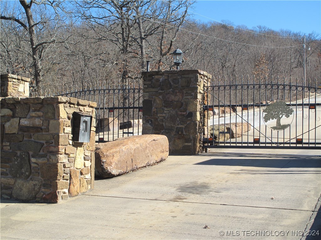 23 E Hillside Road