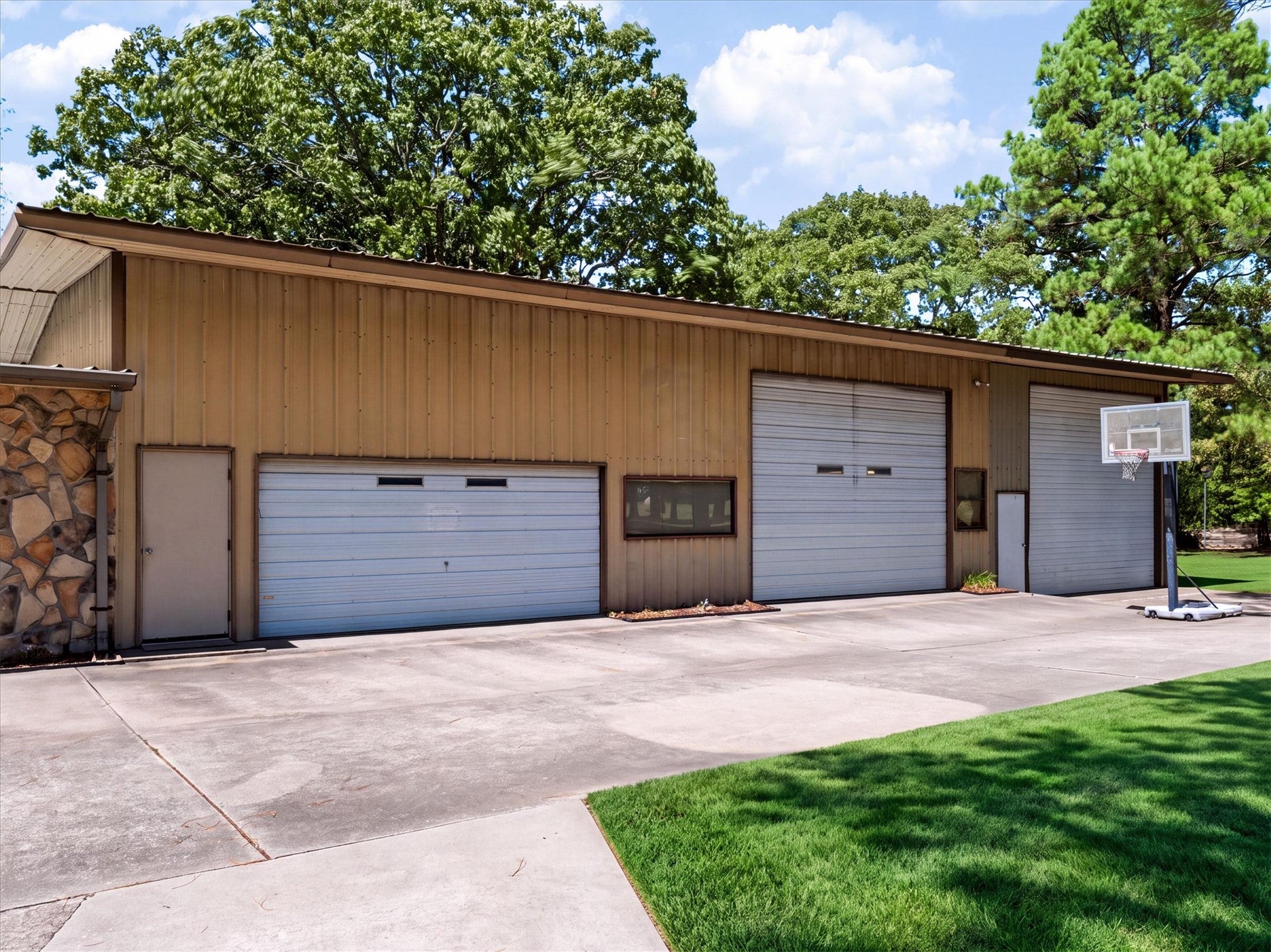 1133 W Chicken Fight Road W