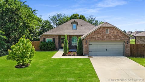 Photo of 101 S 47th Street, Broken Arrow, OK 74014 (MLS # 2617164)