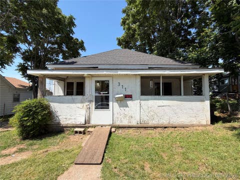Photo of 311 E 4th Avenue, Bristow, OK 74010 (MLS # 2621936)