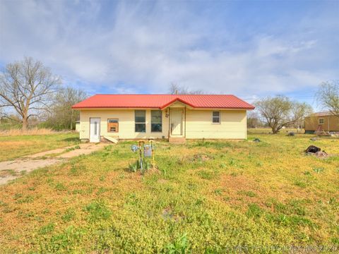 Photo of 265 E Armstrong Street, Jennings, OK 74038 (MLS # 2617109)