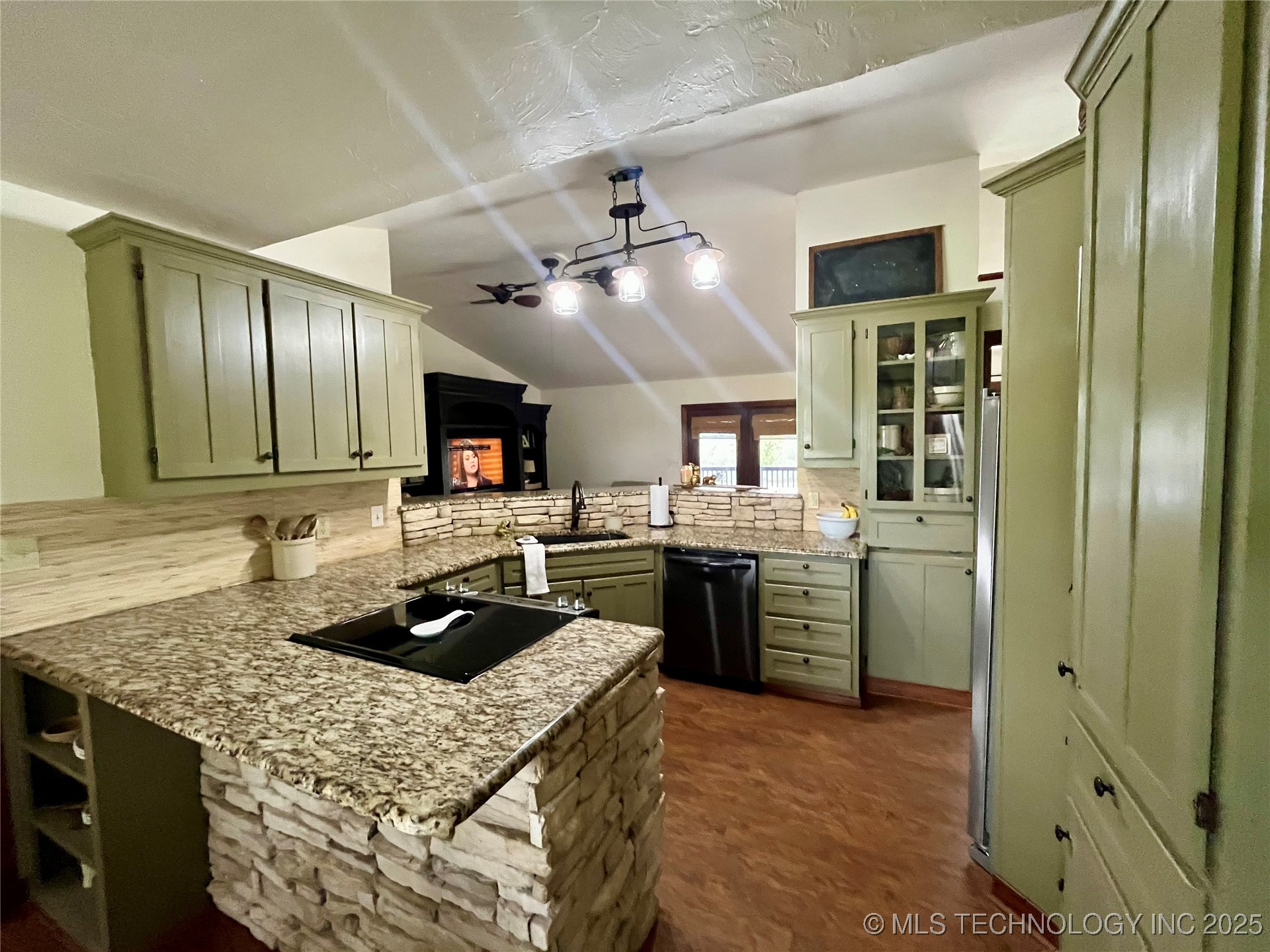 1403 S Timberline