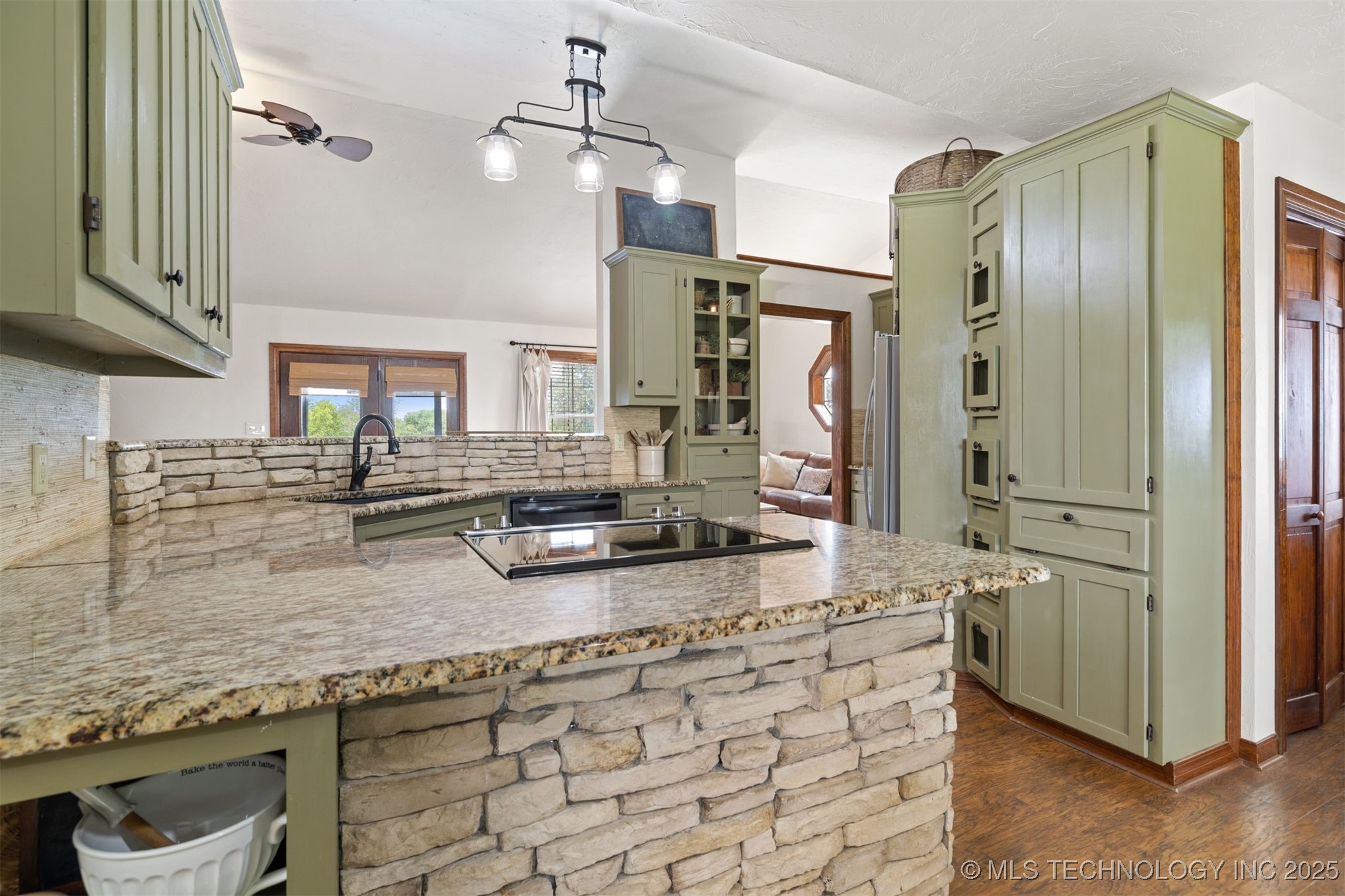 1403 S Timberline