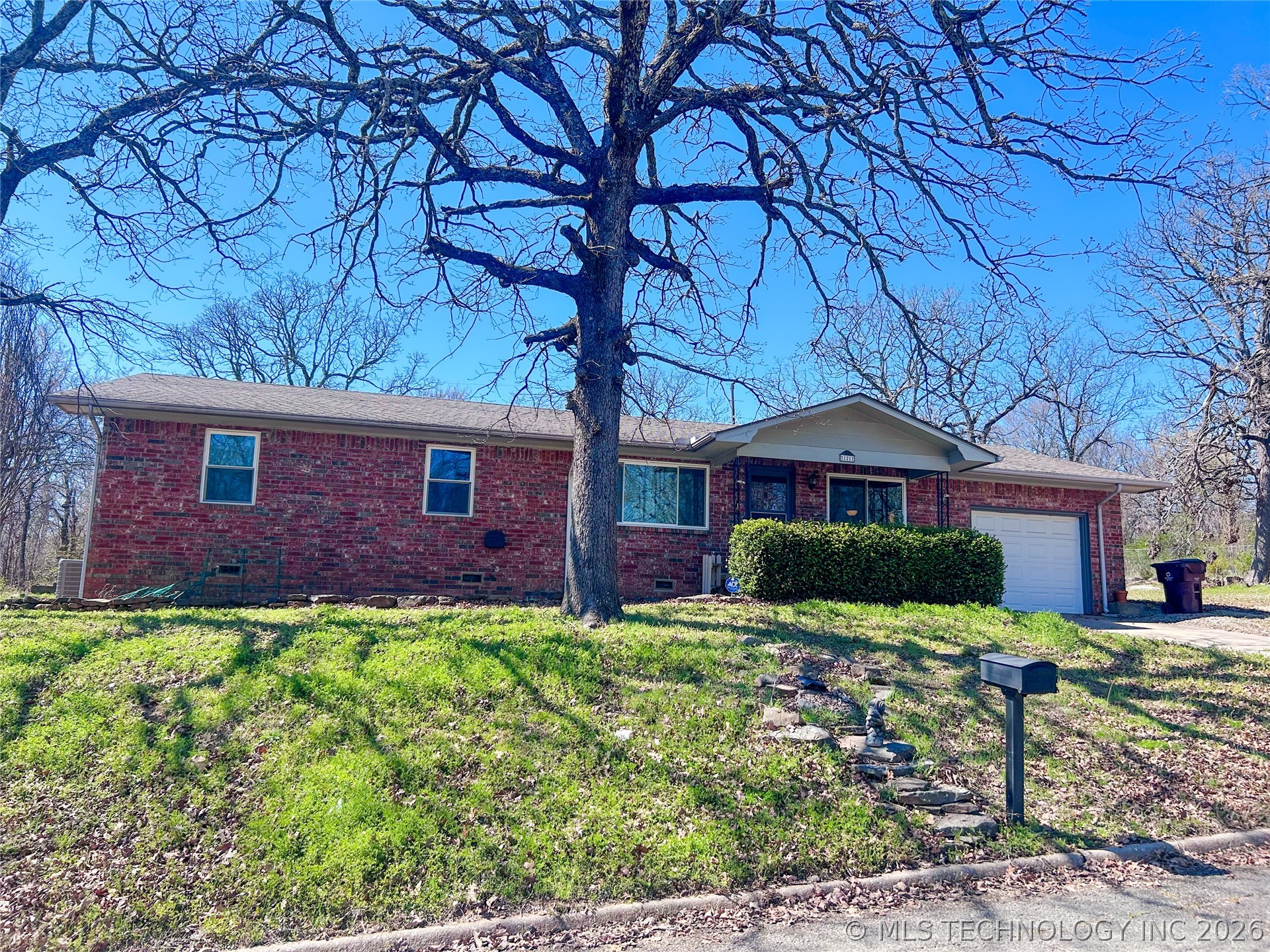 Photo 1 of 16 — 121 Gilbert Drive, Eufaula, OK 74432