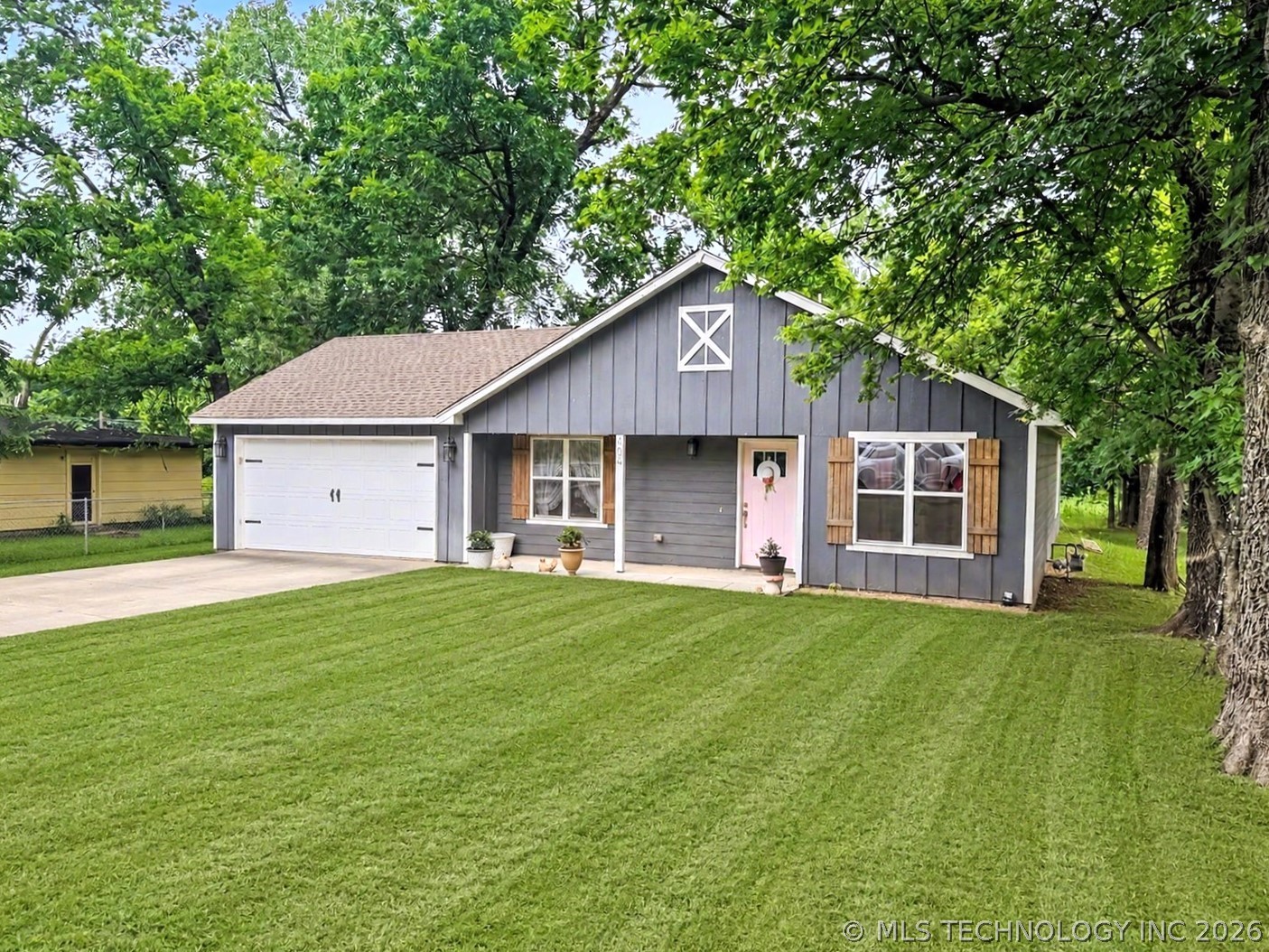 Photo 1 of 21 — 404 E Cottonwood Avenue, Fort Gibson, OK 74434