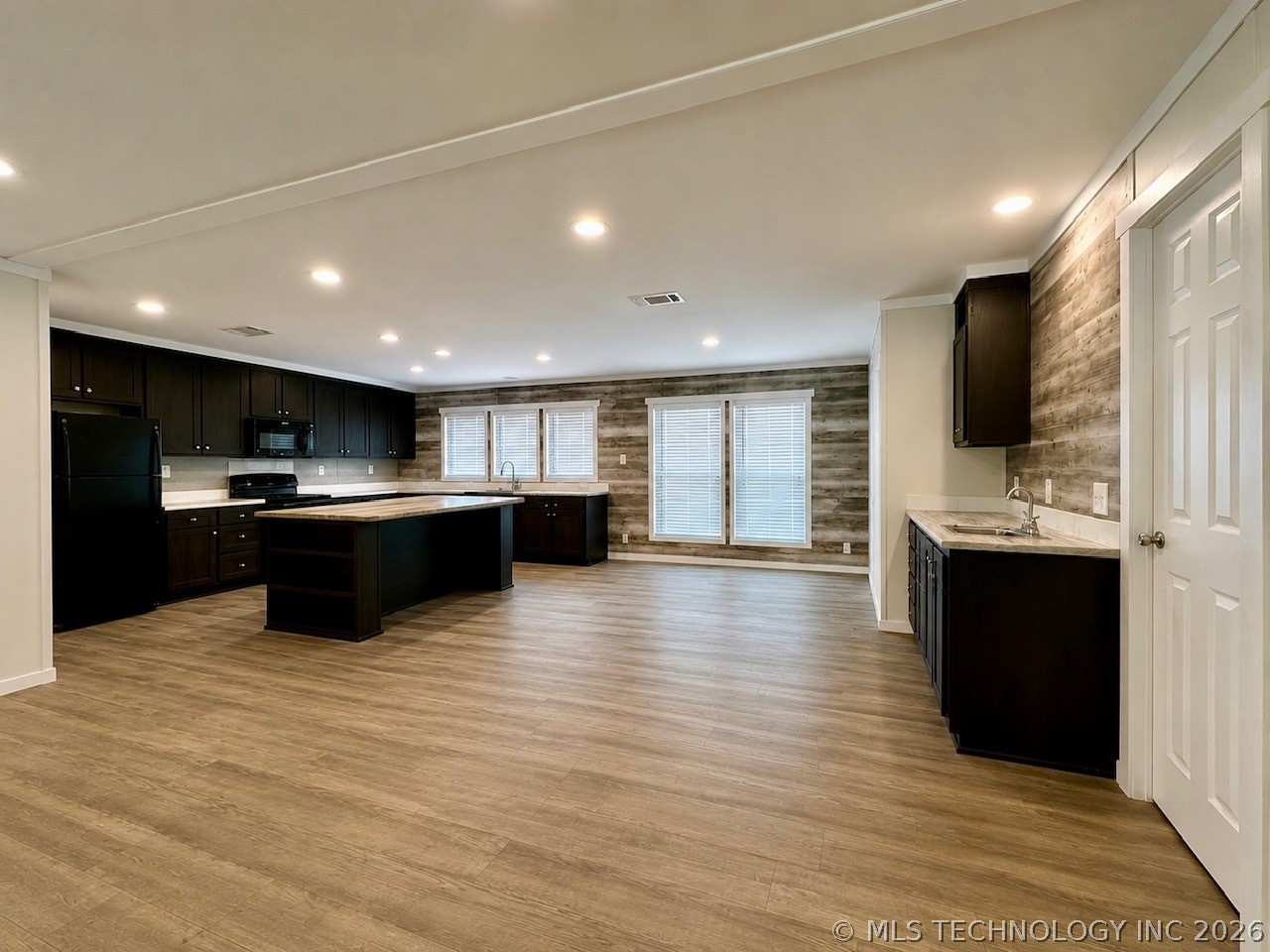 3835 Edge Road