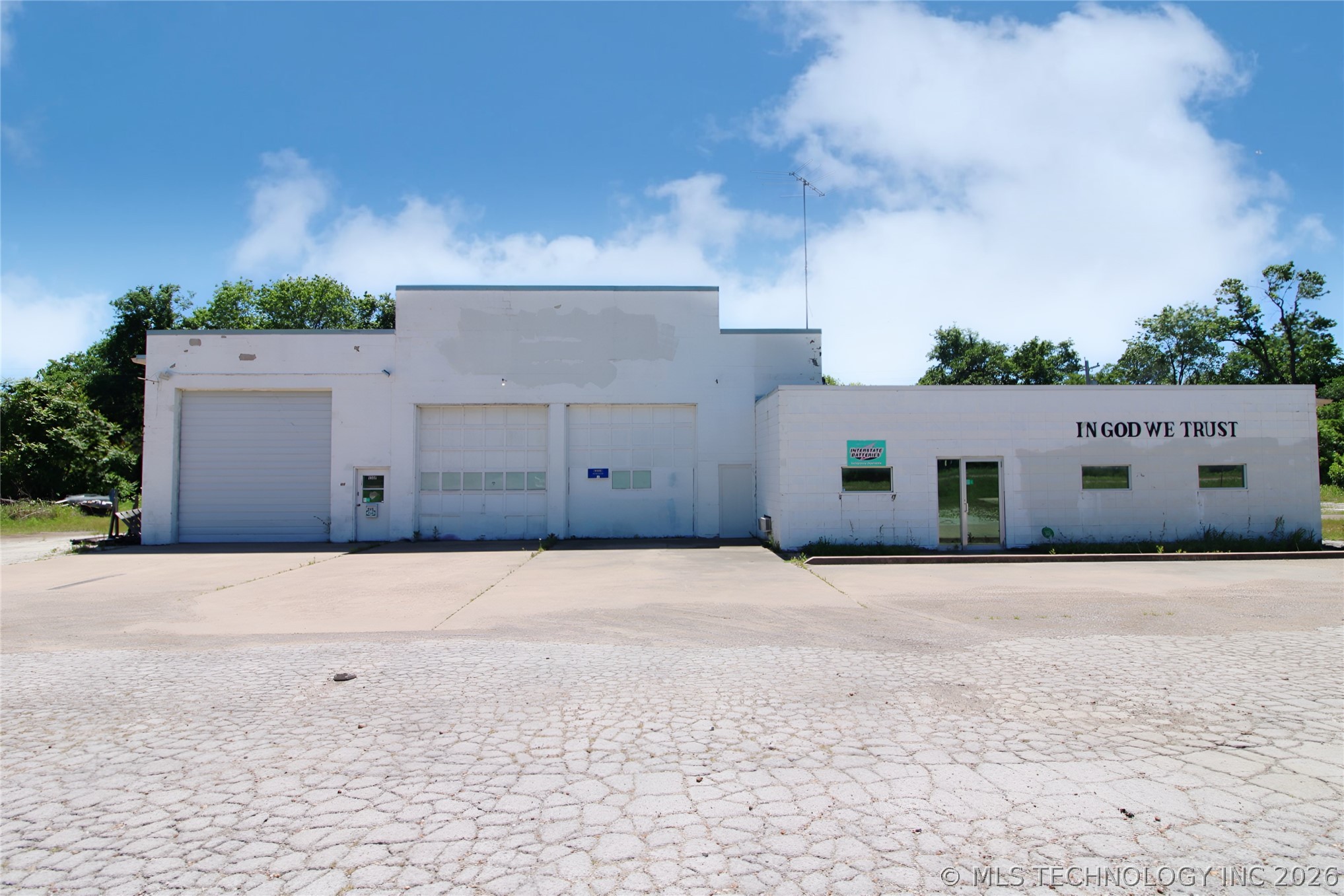 Photo 1 of 46 — 1501 W Main Street, Henryetta, OK 74437