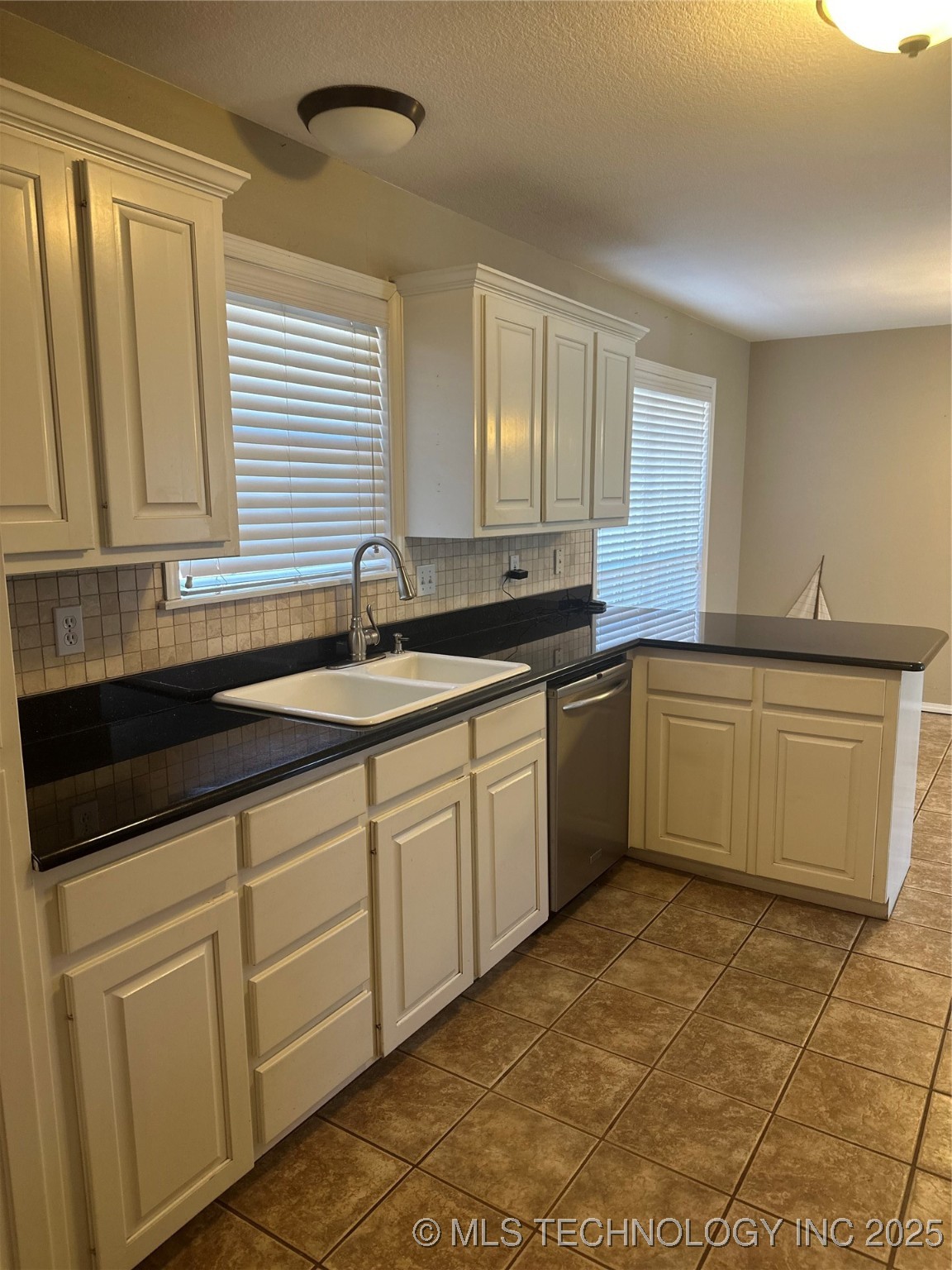 3668 N 49th