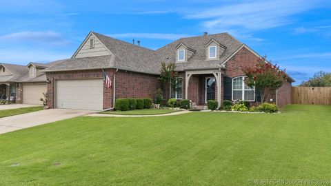 Photo of 1013 Midway Road, Claremore, OK 74019 (MLS # 2625299)
