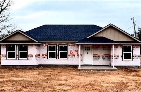 619 S McKinley Street Calera OK 74730