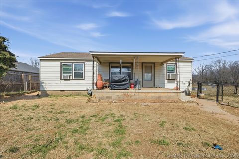 Photo of 7905 W 17th Street, Tulsa, OK 74127 (MLS # 2604902)