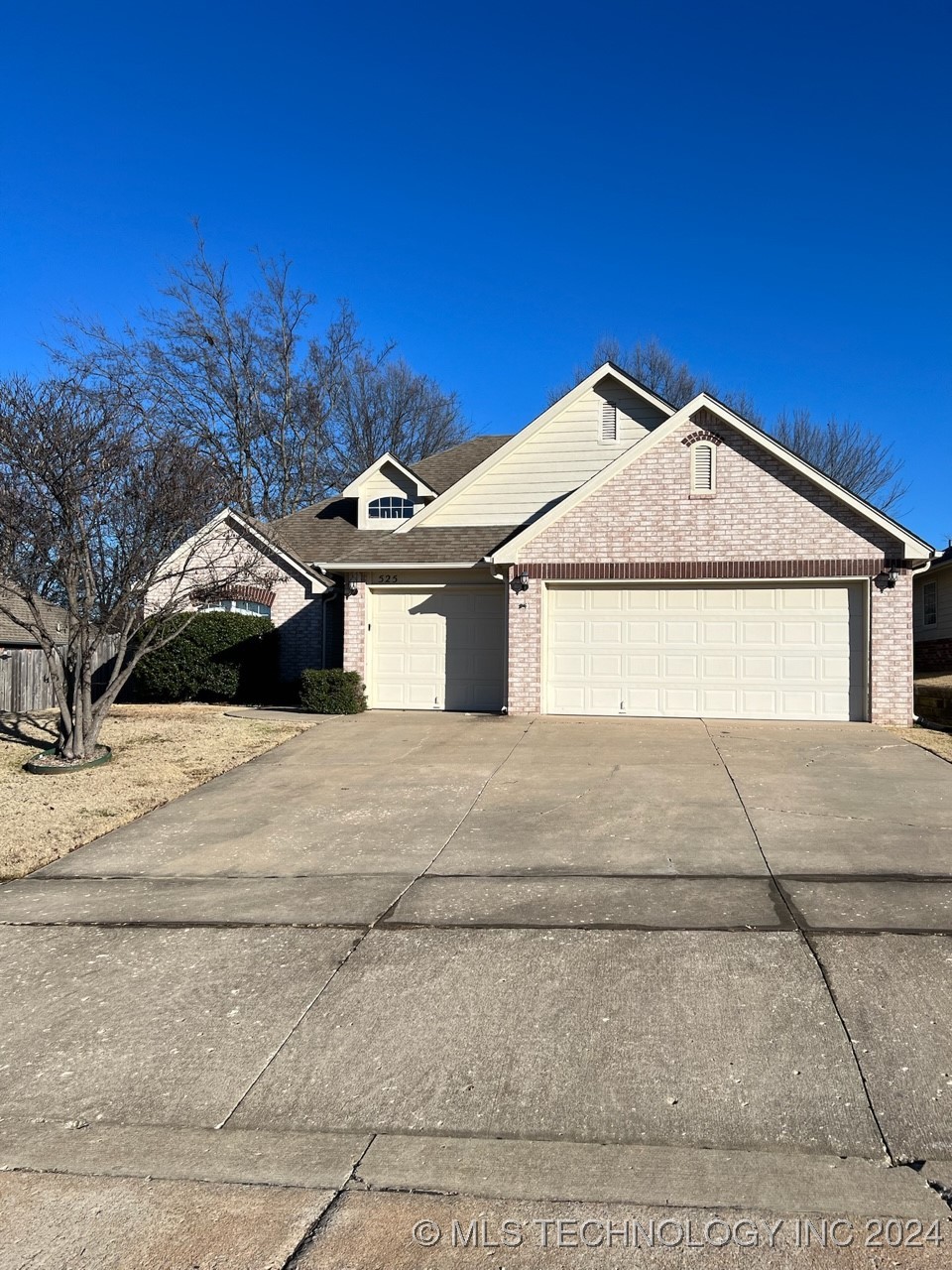 View Broken Arrow, OK 74014 house