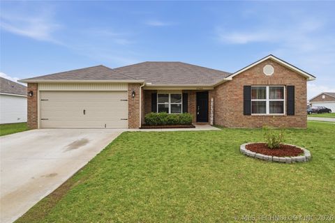 Photo of 23434 S Donna Lane, Claremore, OK 74019 (MLS # 2618599)