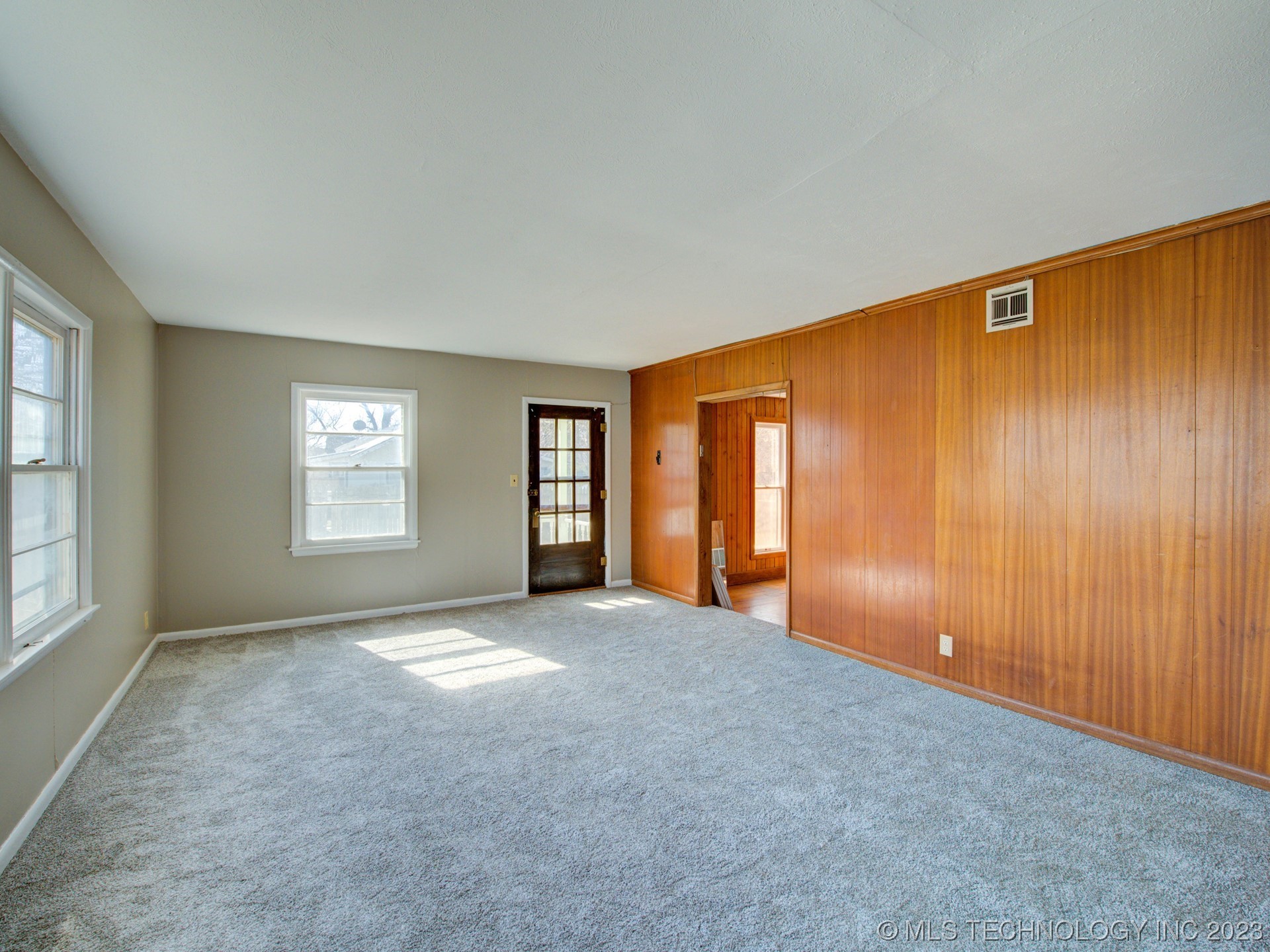 Photo 17 of 28 of 1220 S Johnstone Avenue house