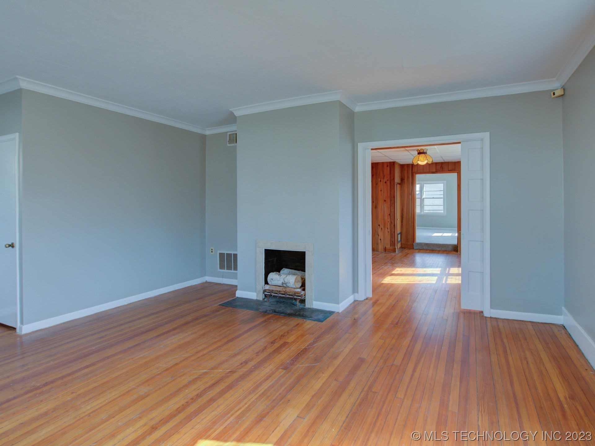 Photo 8 of 28 of 1220 S Johnstone Avenue house