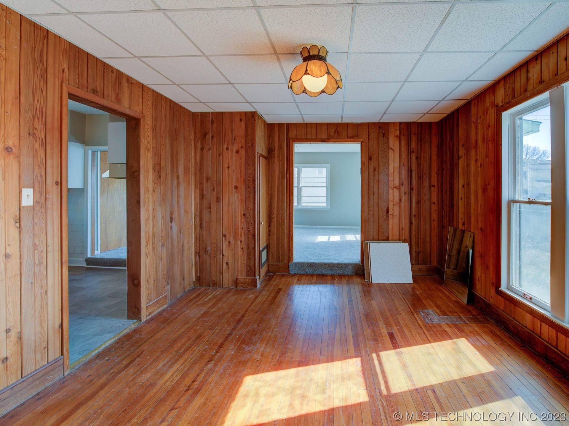 Photo 9 of 28 of 1220 S Johnstone Avenue house