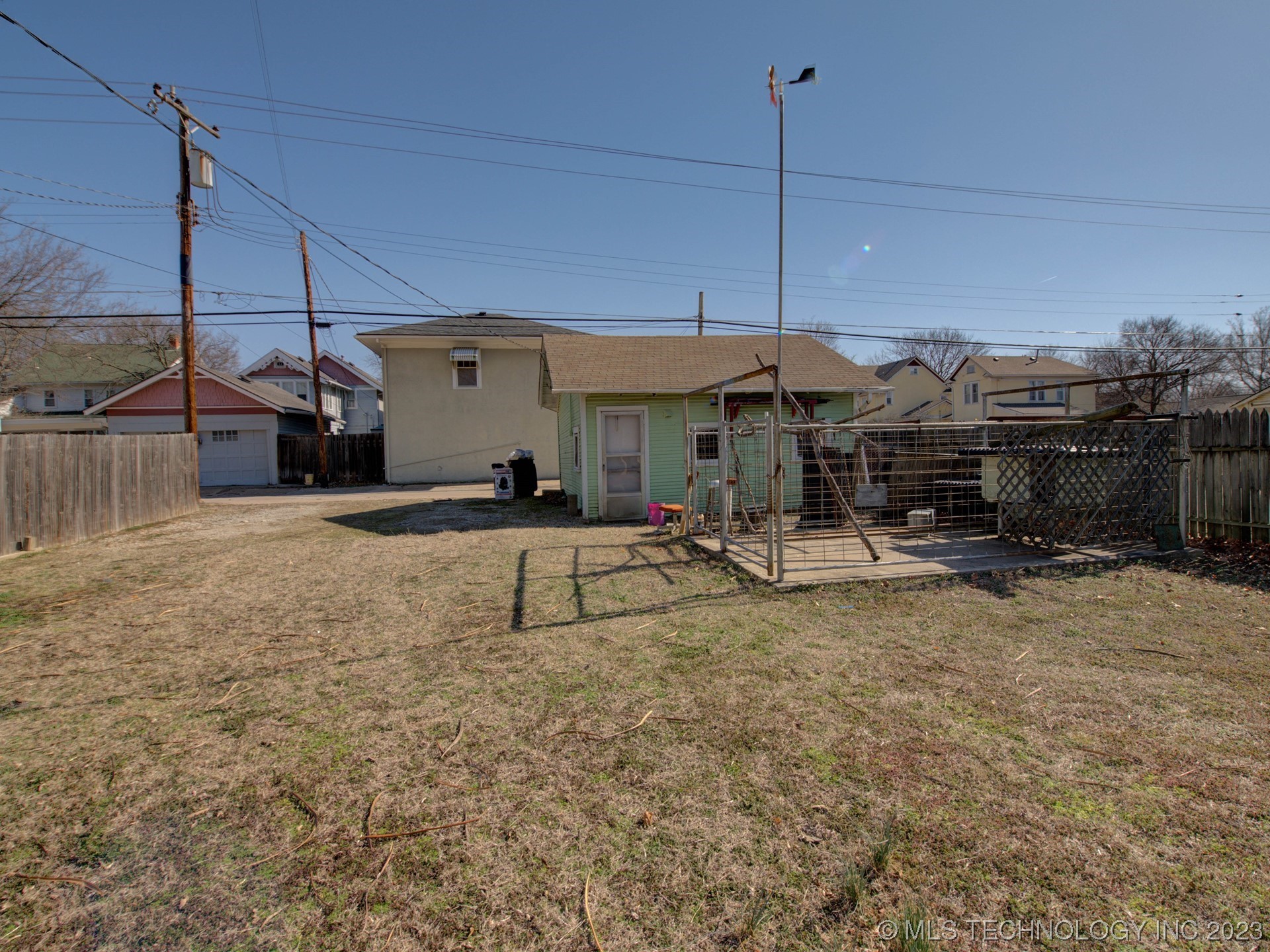 Photo 27 of 28 of 1220 S Johnstone Avenue house