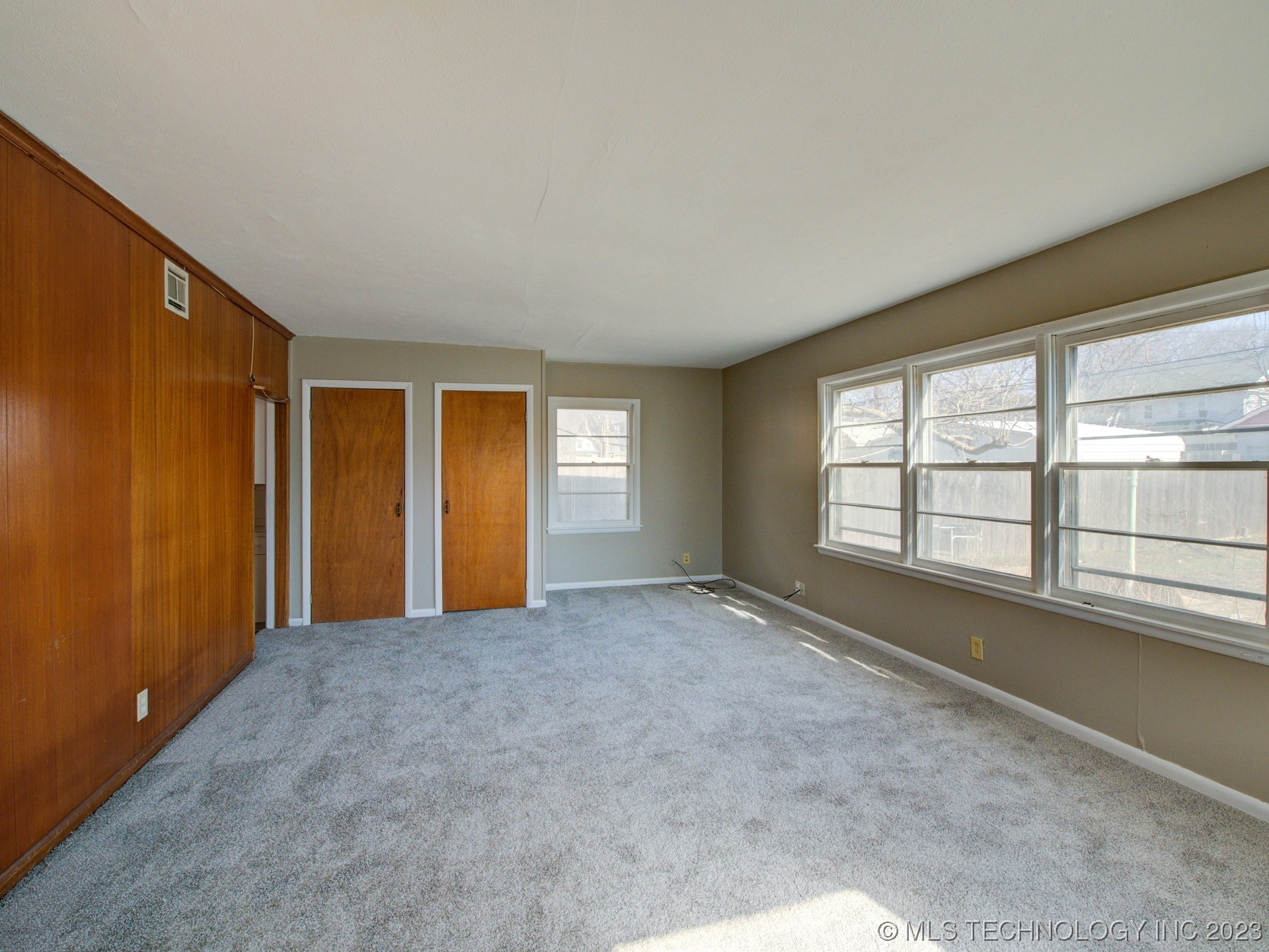 Photo 16 of 28 of 1220 S Johnstone Avenue house