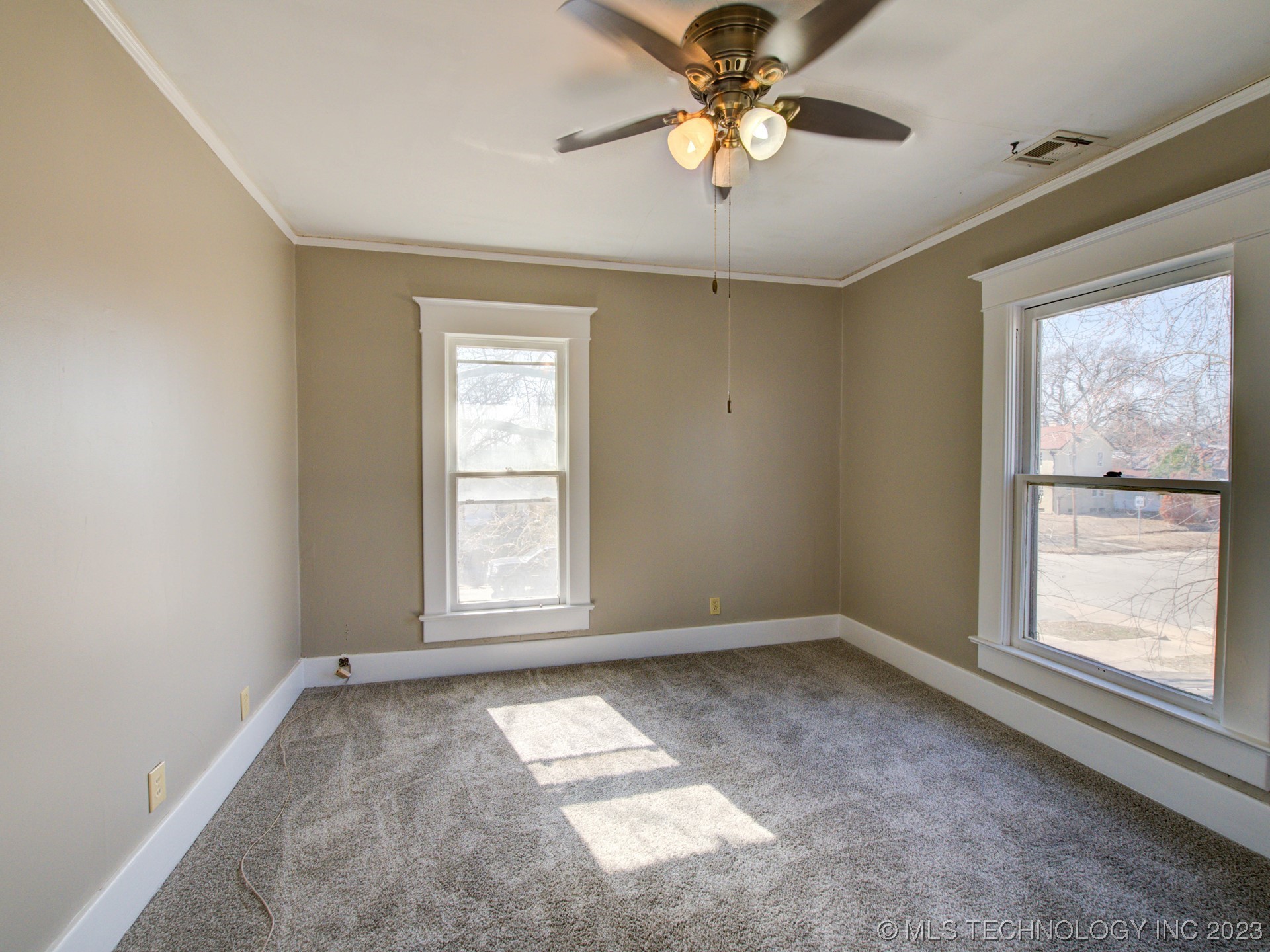 Photo 18 of 28 of 1220 S Johnstone Avenue house