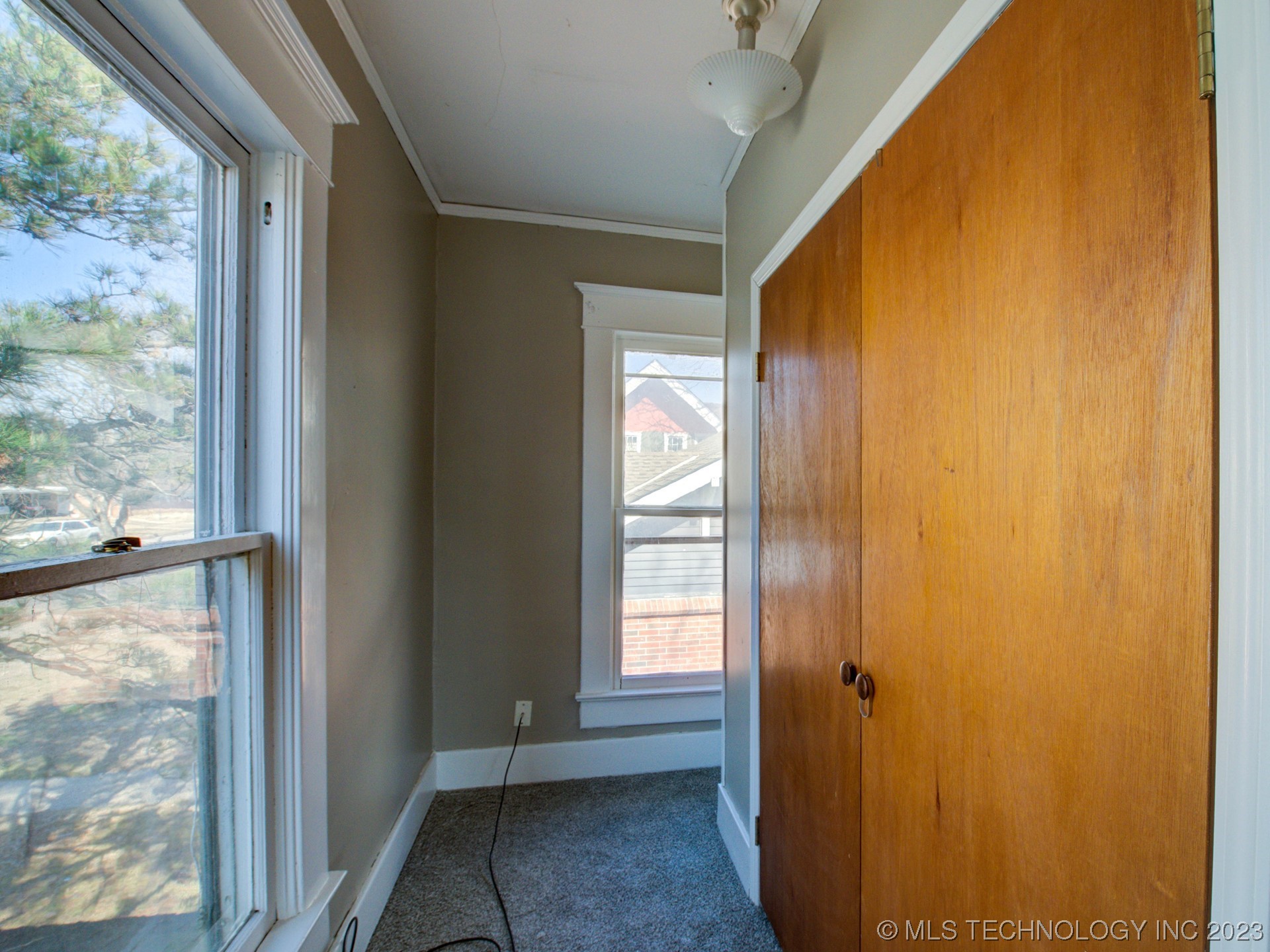 Photo 20 of 28 of 1220 S Johnstone Avenue house