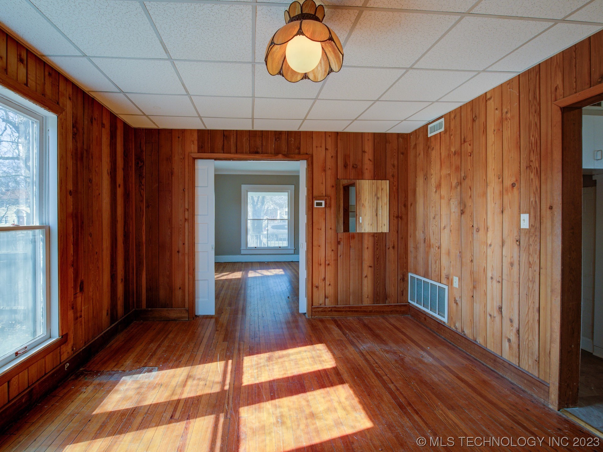 Photo 10 of 28 of 1220 S Johnstone Avenue house