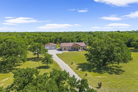 Photo of 315 Lobo, Lone Grove, OK 73443 (MLS # 2617152)