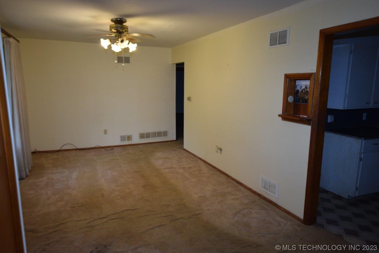 Photo 11 of 46 of 811 N Ross Avenue house