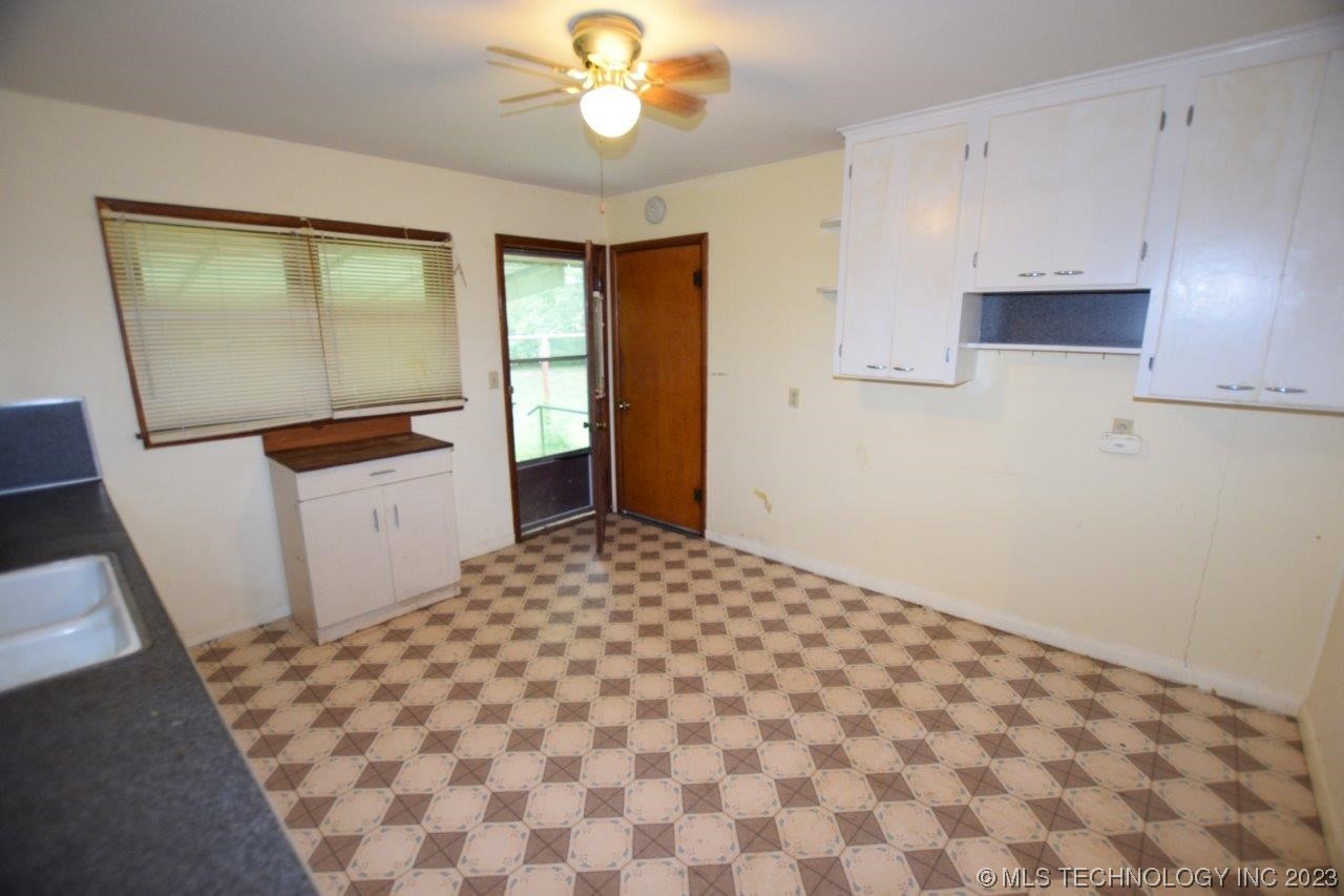 Photo 14 of 46 of 811 N Ross Avenue house