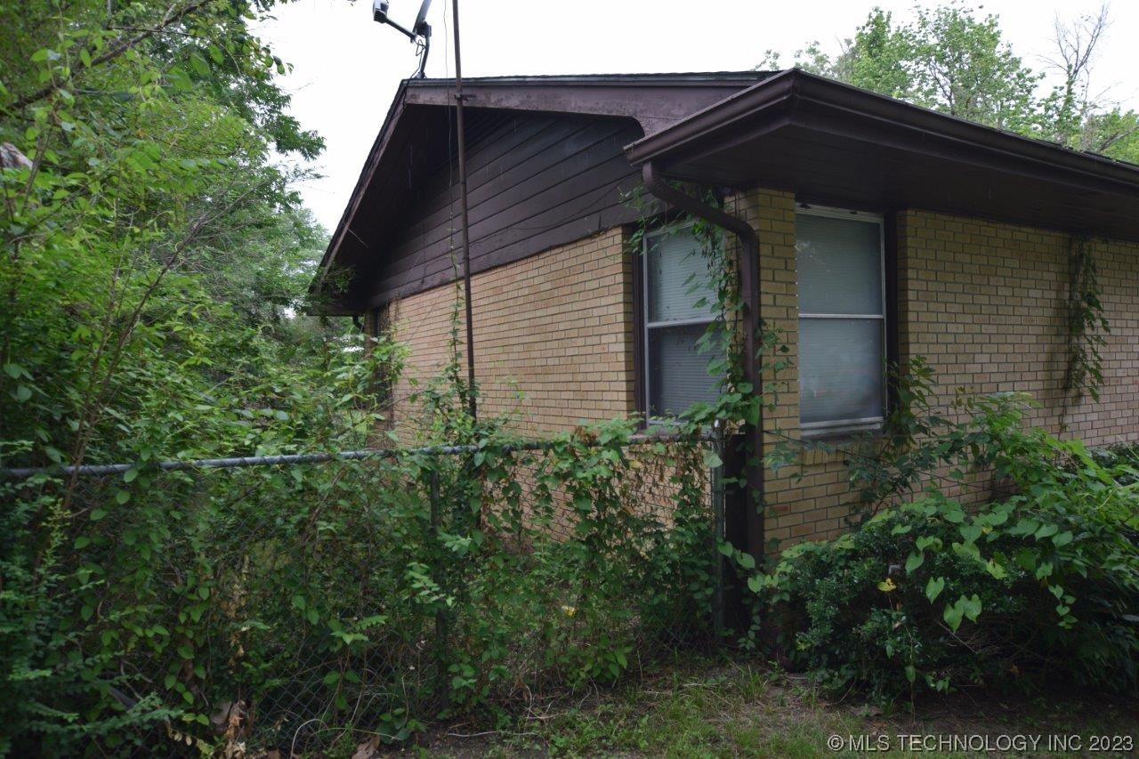 Photo 45 of 46 of 811 N Ross Avenue house