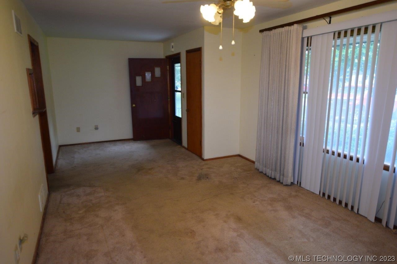 Photo 9 of 46 of 811 N Ross Avenue house
