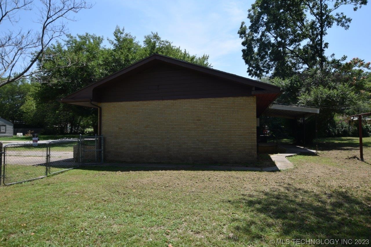 Photo 3 of 46 of 811 N Ross Avenue house