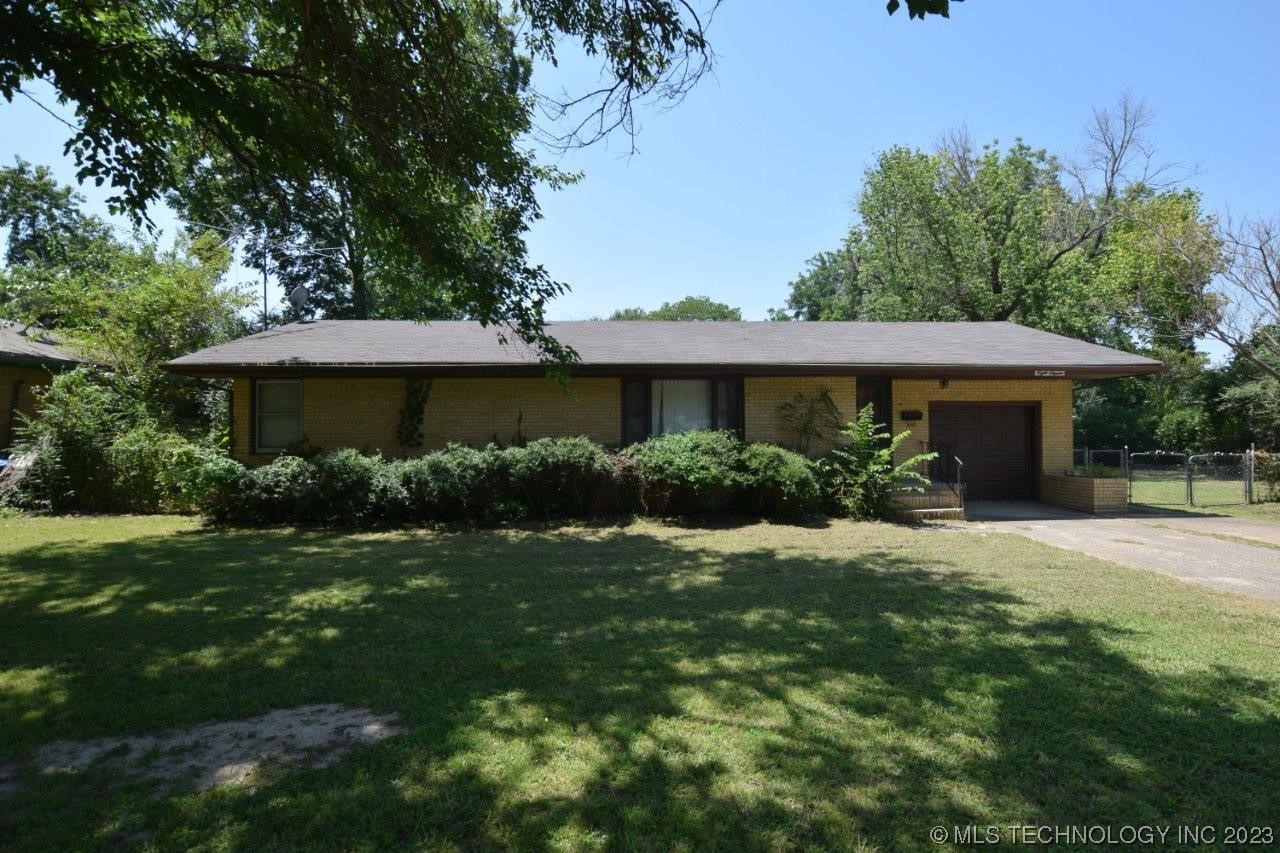 Photo 1 of 46 of 811 N Ross Avenue house