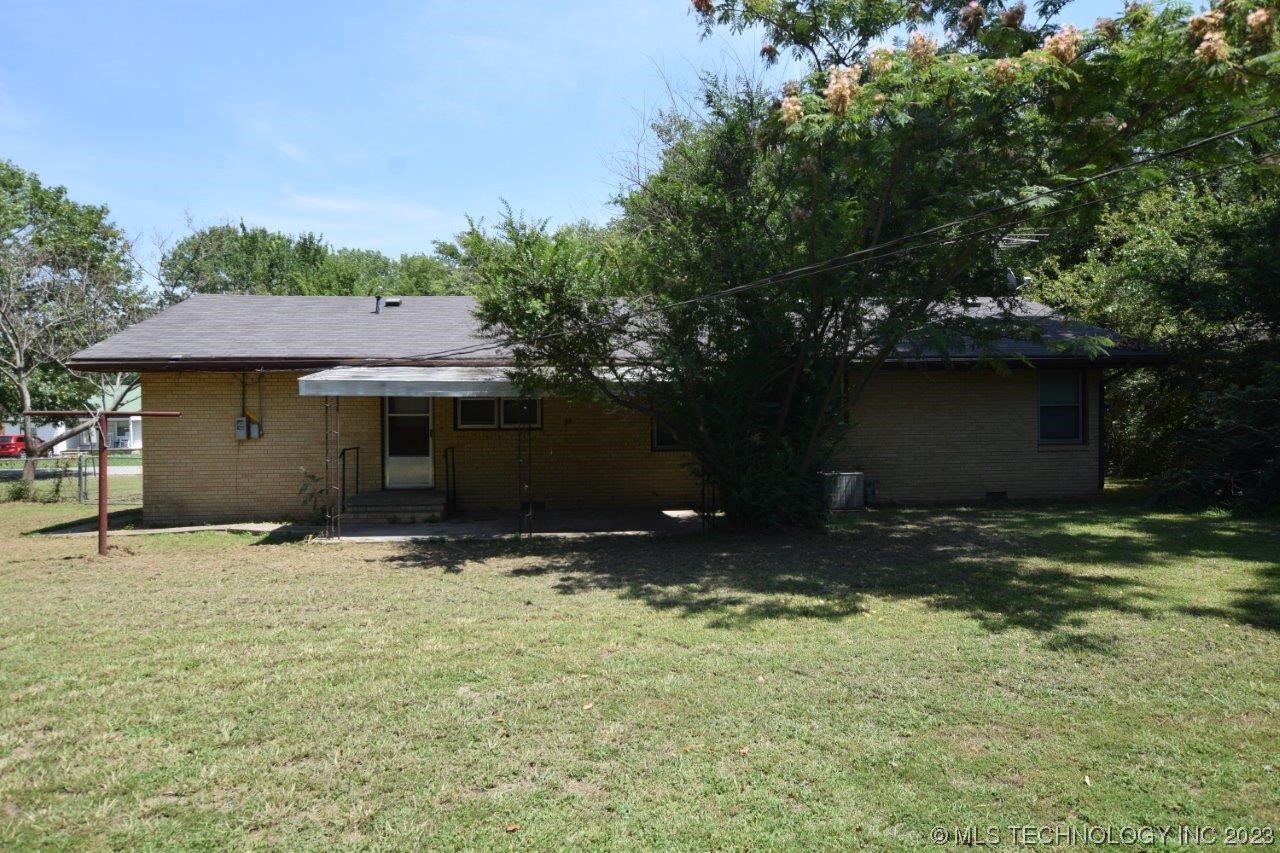 Photo 5 of 46 of 811 N Ross Avenue house