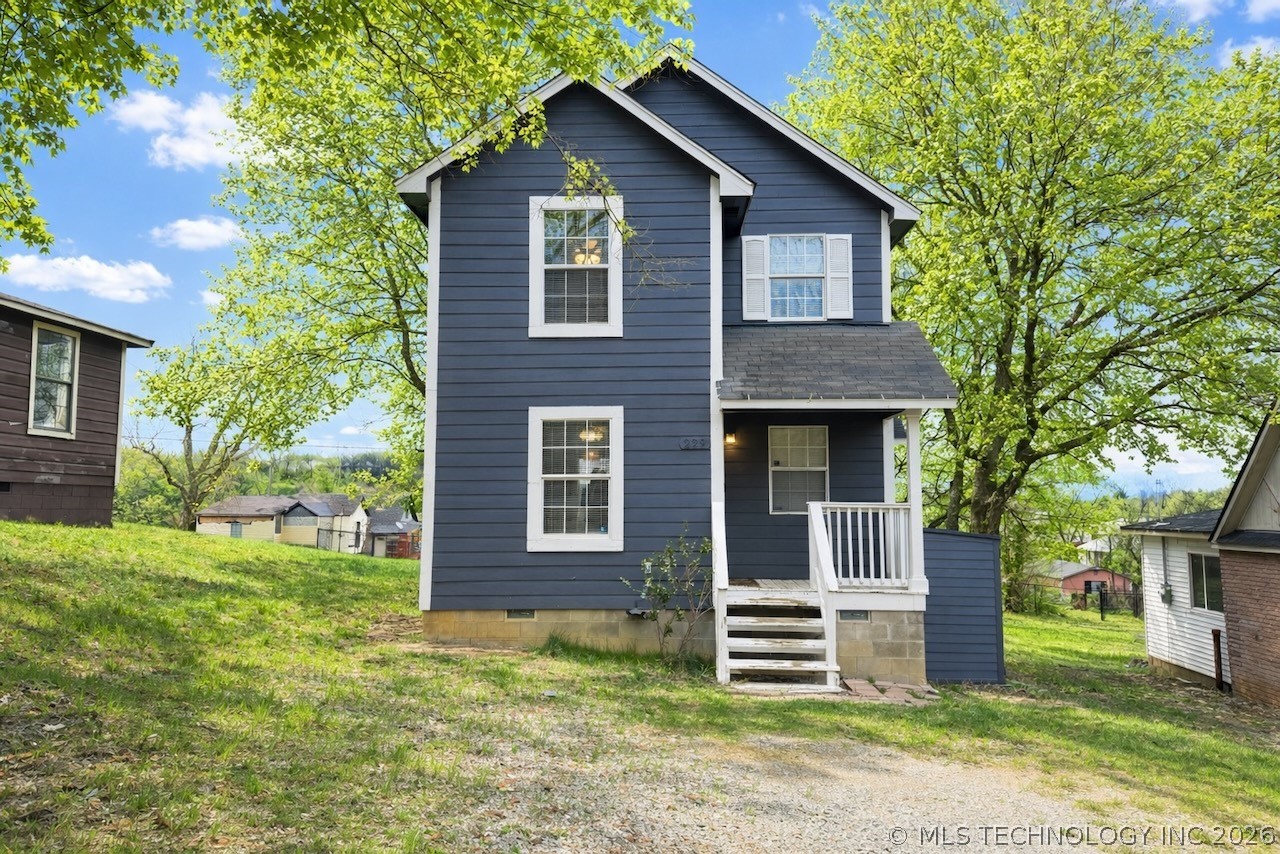 Photo 1 of 33 — 229 N Burnett Street, Sapulpa, OK 74066
