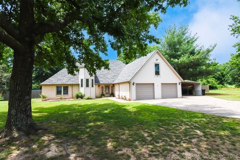 Photo of 1508 N 3rd Avenue, Warner, OK 74469 (MLS # 2608021)