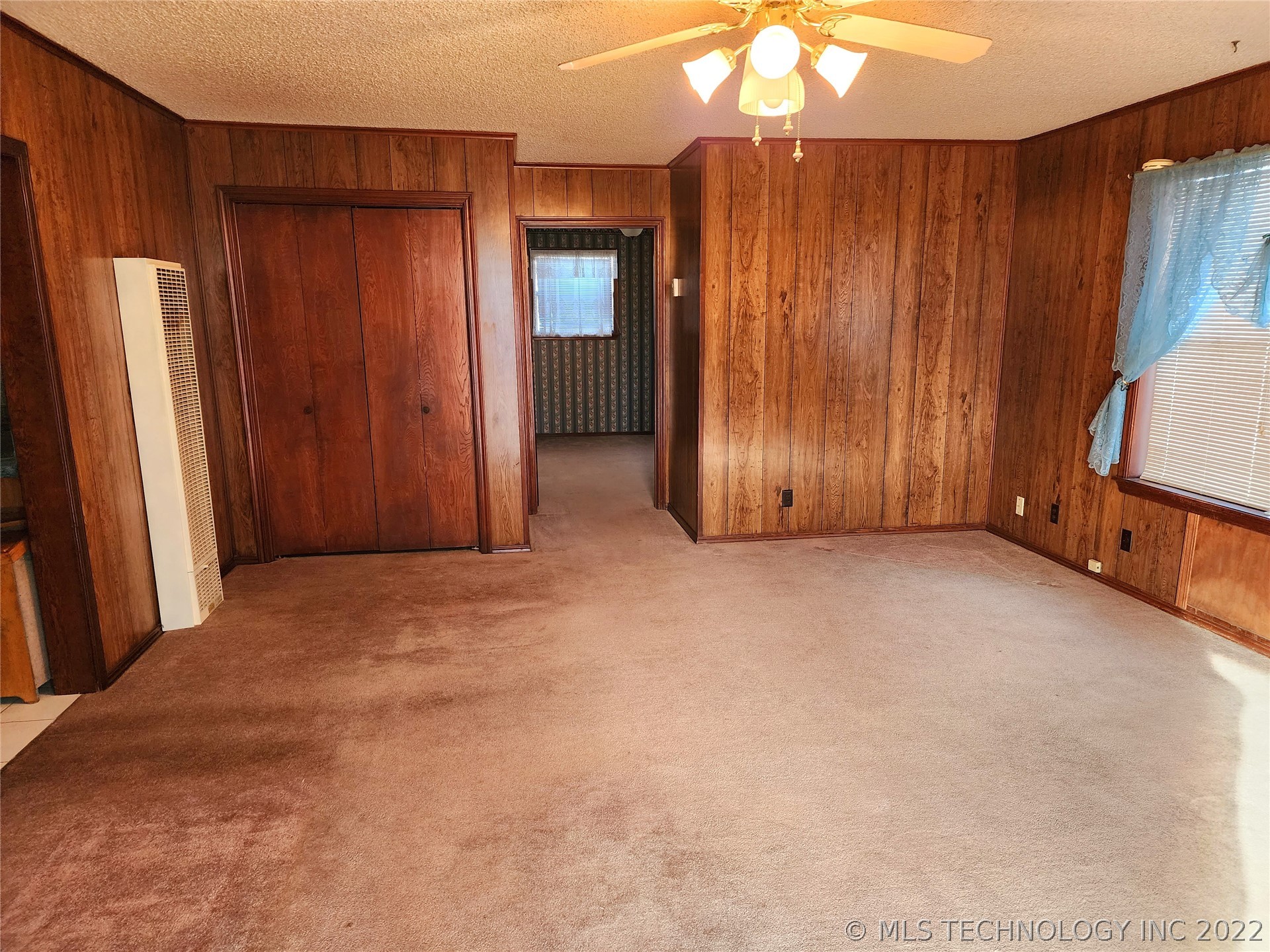 Photo 7 of 28 of 520 N Margarite Avenue house