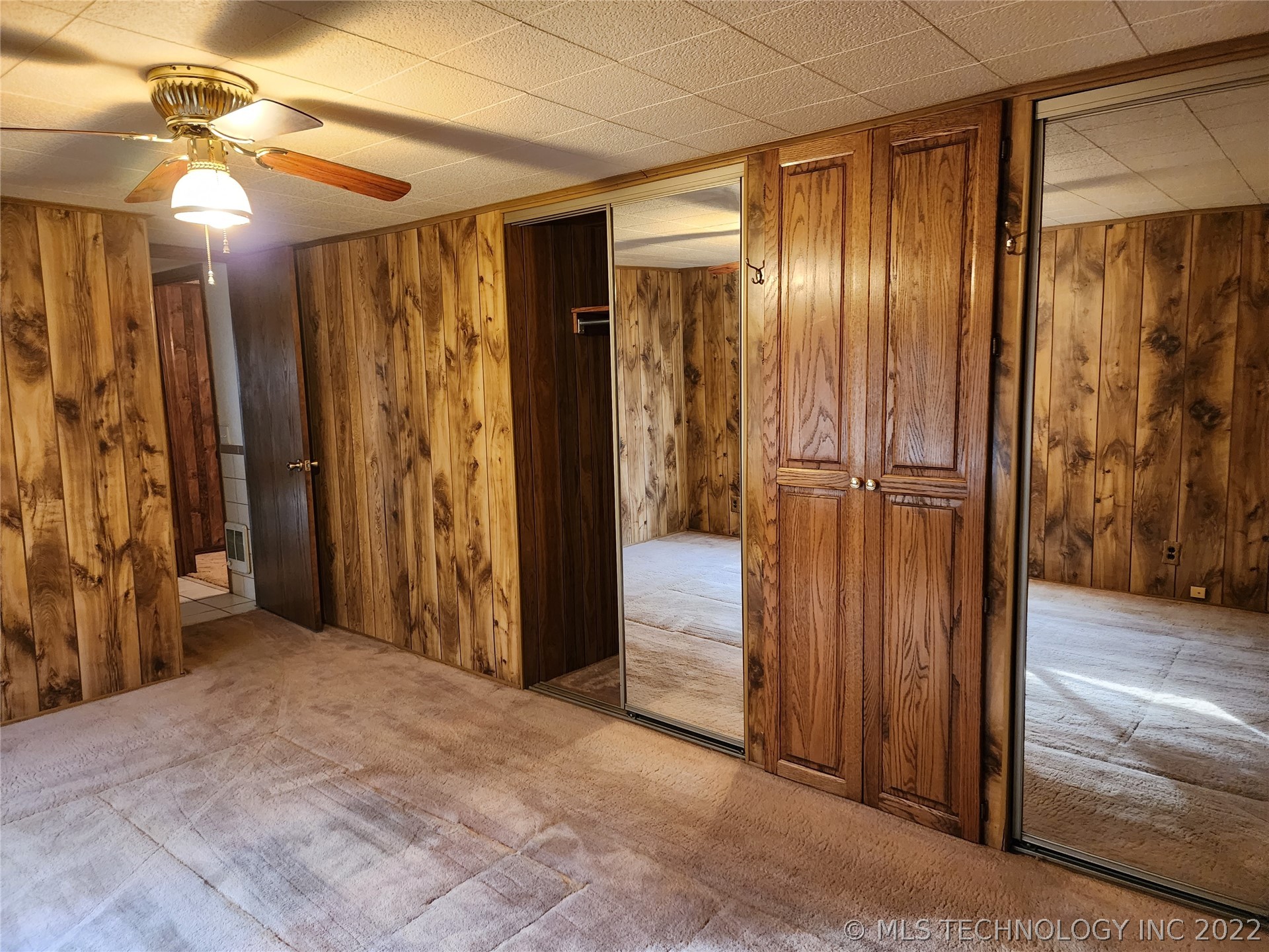Photo 18 of 28 of 520 N Margarite Avenue house