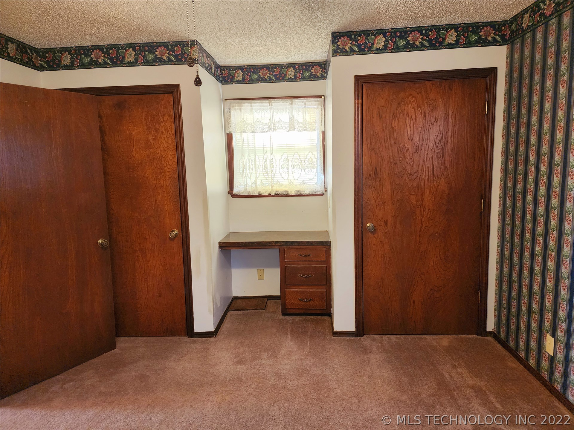 Photo 9 of 28 of 520 N Margarite Avenue house